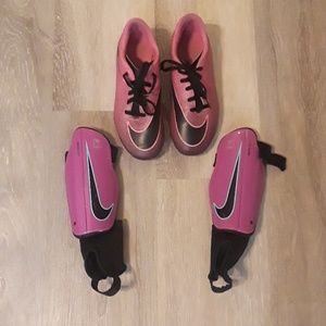 Nike soccer cleats with shin guards!!⚽️⚽️⚽️